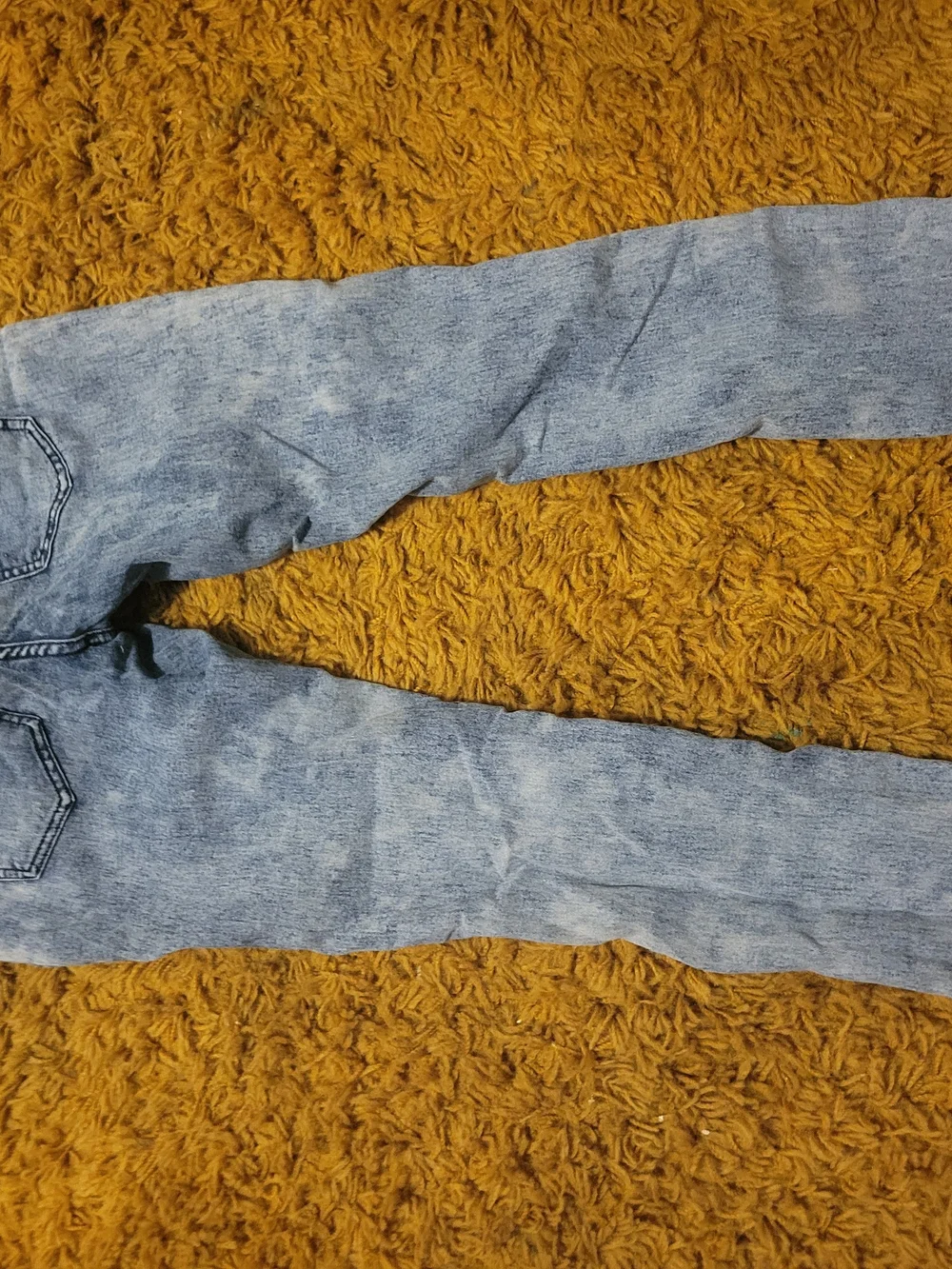 Light Wash Distressed Women’s Jeans - Skinny Fit